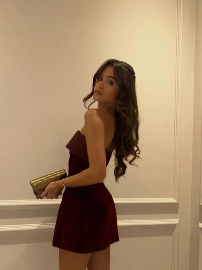 Scarlett™ | Mini vestido burdeos sin espalda de lujo
